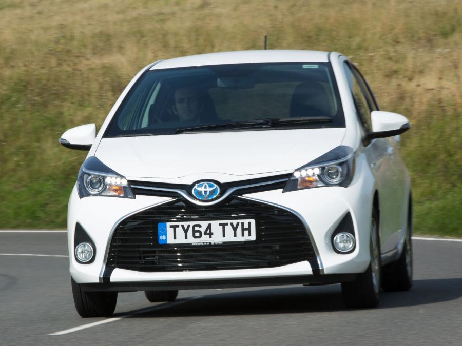  Toyota Yaris Hybrid 2014 года  (UK) (фото 3 из 10)